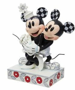 Enesco Jim Shore Disney 100 Years Of Wonder Mickey And Minnie Hugging Figurine, 7.25" -Department Store Shop Jim Shore Disney Mickey Mouse and Minnie Mouse Figurine 6013198 03