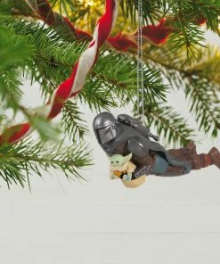 Hallmark Star Wars: The Mandalorian™ Grogu's Jetpack Adventure Ornament -Department Store Shop Mandalorian and Grogu Flying Keepsake Ornament 2499QXI7107 02