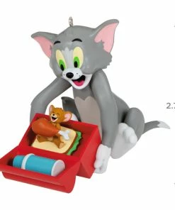Hallmark Tom And Jerry™ What's For Lunch? Ornament -Department Store Shop Tom and Jerry Lunch Box Keepsake Ornament 1899QXI6059 03