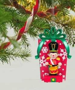 Hallmark Toy Soldier Musical Ornament With Motion 7 Hallmark Toy Soldier Musical Ornament With Motion -Department Store Shop Toy Soldier With Drum Keepsake Ornament 2999QXT4109 02